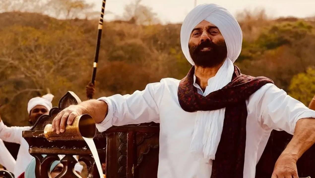 तिसऱ्या नंबवर चित्रपट आहे जाट. 2025 साली हा चित्रपट रिलीज झालेला. यात सनी देओलसह रणदीप हुड्डा आणि विनीत कुमार सिंह सारखे कलाकार होते. जाटने ओपनिंग डे ला 9.5 कोटी रुपयाचं कलेक्शन केलं होतं. 