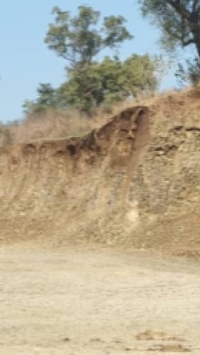 जळगावमधील नैसर्गिक टेकड्या होतायत नामशेष, लोकांत नाराजीचा सूर.