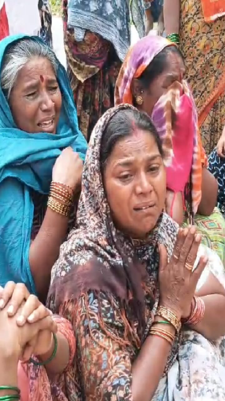 Jalgaon: मृत सागर बिऱ्हाडेच्या कुटुंबियांचा नातेवाईकांसह पोलिस अधीक्षक कार्यालयावर मोर्चा