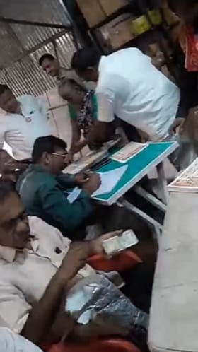 जळगावात पैसे वाटप करतानाचा व्हिडिओ व्हायरल