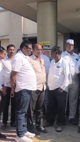 केळी पिक विमा न मिळाल्याने शेतकरी संतप्त, ढोल बजाव आंदोलन.