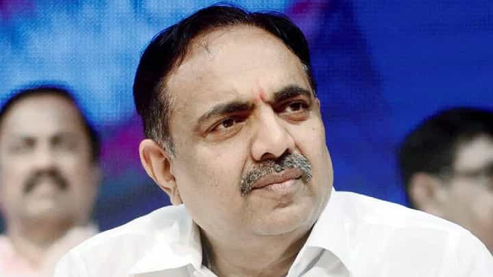 Jayant Patil | असं कसं होऊ शकतं? अजित पवारांच्या विमान अपघातावर जयंत पाटलांचा सवाल Jayant Patil | असं कसं होऊ शकतं? अजित पवारांच्या विमान अपघातावर जयंत पाटलांचा सवाल