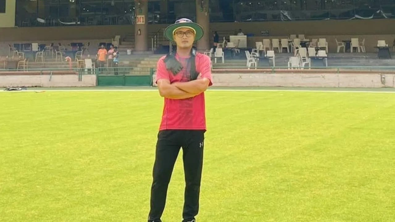 लालरेमरुआटा याने मिझोरमचं रणजी ट्रॉफी स्पर्धेतील 2 सामन्यांत प्रतिनिधित्व केलं होतं. तसेच लालरेमरुआटाने सय्यद मुश्ताक अली ट्रॉफी स्पर्धेत 7 टी 20i सामने खेळले होते. मिझोरम क्रिकेट असोसिएशनने आपल्या माजी खेळाडूच्या निधनानंतर दु:ख व्यक्त केलं. (Photo: Lalremruata's Instagram)