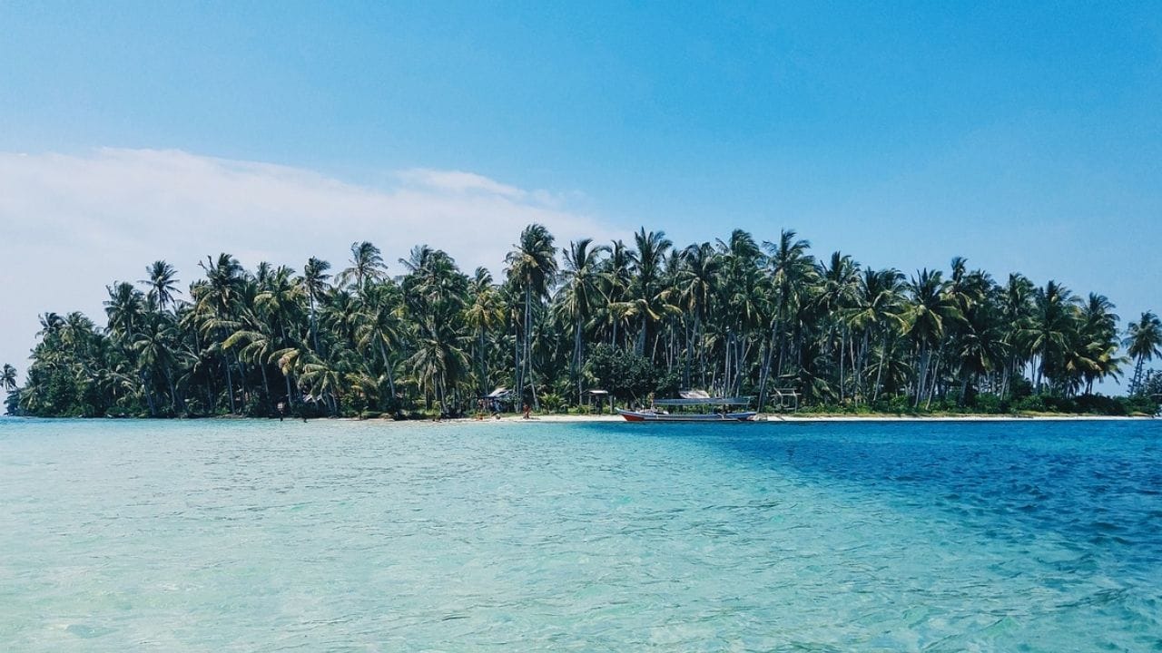 हस्तांतरण : 1974 मध्ये भारताच्या तत्कालीन पंतप्रधान इंदिरा गांधी आणि श्रीलंकेच्या पंतप्रधान सिरिमाओ भंडारनायके यांच्यात एक करार झाला. या 'भारत-श्रीलंका सागरी सीमा करार' अंतर्गत भारताने हे बेट सदिच्छा म्हणून श्रीलंकेला सोपवले.