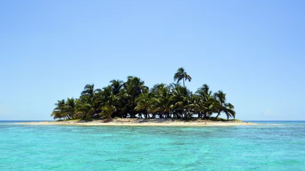 कच्चाथिवू : एकेकाळी भारताच्या मालकीचे असलेले कच्चाथिवू बेट आता श्रीलंकेच्या ताब्यात आहे. हे बेट भारत आणि श्रीलंका यांच्यातील पाल्कच्या सामुद्रधुनीमध्ये स्थित आहे.