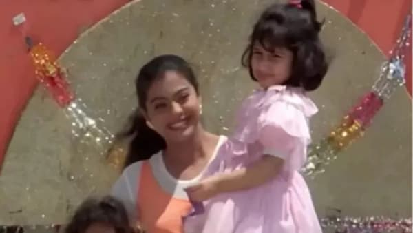 काजोलच्या कडेवर दिसणारी ही लहान मुलगी कोण? 28 वर्षानंतर दिसतेय खूपच हॉट, फोटो पाहून...