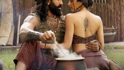 200 कोटी बजेट, 3 मोठे सुपरस्टार, पण थिएटरमध्ये कोणीच नाही, 2025 चा सर्वात मोठा फ्लॉप, कमाई फक्त 44 कोटी