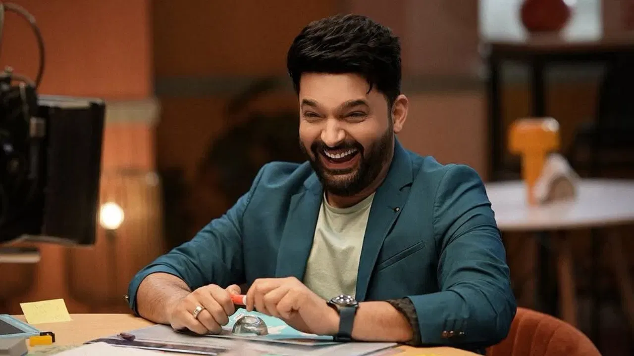 दरम्यान, कपिल शर्माच्या शोचा तिसरा सीझन अक्षय कुमारच्या एपिसोडसोबत संपला होता, जो १० सप्टेंबर २०२५ रोजी आला होता. आणि काहीच महिन्यांत म्हणजे डिसेंबरपासून चौथा सिझन परत सुरु झाला. या सिझनमध्येही जज म्हणून अर्चना पूरण सिंह आणि नवजोत सिंह सिद्धू दिसत आहेत. चौथ्या सीझनमधील त्यांच्या फीचाही खुलासा झाला आहे. मात्र आता सर्वांची फीच चर्चेचा विषय बनली आहे.