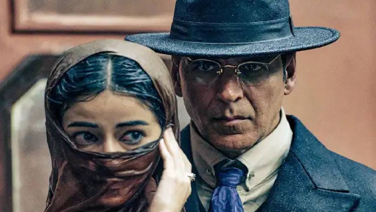 2019 मध्ये प्रदर्शित झालेल्या 'केसरी' या चित्रपटाचा हा सीक्वेल आहे. परंतु या चित्रपटाची कथा पूर्णपणे वेगळी आहे. 1919 मध्ये झालेल्या जालियनवाला बाग हत्याकांडानंतरच्या कायदेशीर लढाईला यात दाखवण्यात आलं आहे. 
