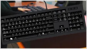 लॅपटॉपच्या कीबोर्डमध्ये समस्या जाणवते? सर्व्हिस सेंटरमध्ये जाण्याआधी...