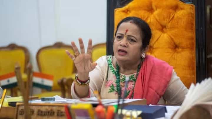 Kishori Pednekar | मुंबई महापालिकेसाठी ST प्रवर्गाच्या चिठ्ठ्या का टाकल्या नाहीत? पेडणेकरांचा सवाल Kishori Pednekar | मुंबई महापालिकेसाठी ST प्रवर्गाच्या चिठ्ठ्या का टाकल्या नाहीत? पेडणेकरांचा सवाल