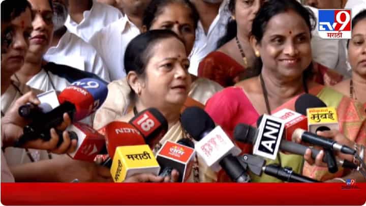 Anajali Bharti | अमृता फडणवीस यांच्यावर बोलताना प्रसिद्ध गायिकेची जीभ घसरली; ठाकरे सेनेच्या महिला नेत्याकडून कारवाईची मागणी Anajali Bharti | अमृता फडणवीस यांच्यावर बोलताना प्रसिद्ध गायिकेची जीभ घसरली; ठाकरे सेनेच्या महिला नेत्याकडून कारवाईची मागणी