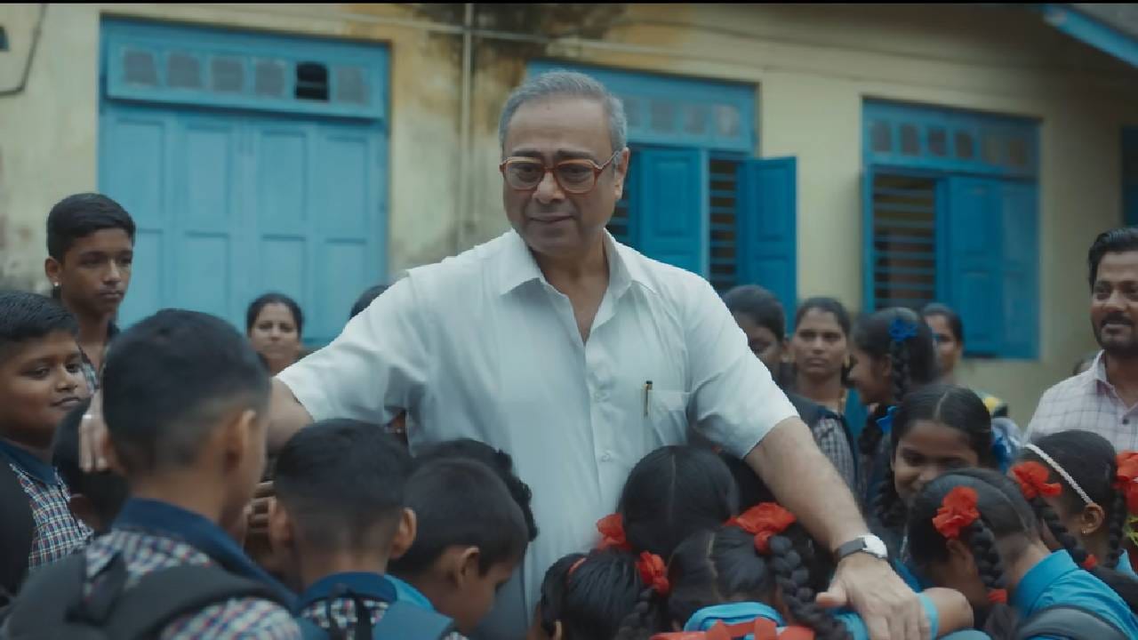 'क्रांतिज्योती विद्यालय'ने आतापर्यंत 23.26 कोटी रुपयांचा गल्ला जमवला आहे. तर चौथ्या वीकेंडला 2.77 कोटी रुपयांची कमाई झाली. हा चित्रपट जेव्हा चौथ्या आठवड्यात पोहोचला, तेव्हा त्याला 'बॉर्डर 2'कडून टक्कर मिळत होती. तरीही या चित्रपटाला चांगला प्रतिसाद मिळत आहे.