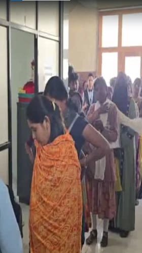 30 हजार लाडक्या बहिणींचा थांबला लाभ; 'या' एका गोष्टीत आढळली त्रुटी, कार्यालयात गर्दी.