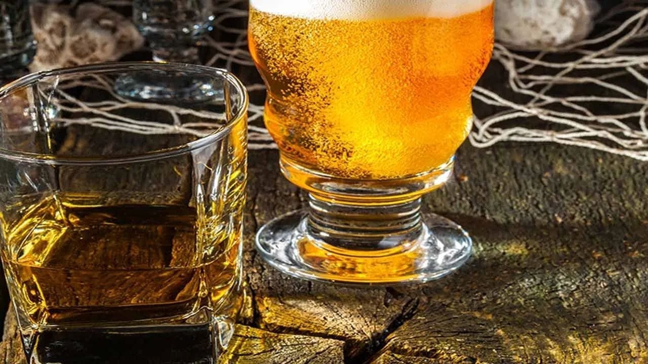 पण महिलांच्या शरीरात हे एन्झाईम्स कमी असतात. परिणामी, दारू न पचताच थेट रक्तात पोहोचते. त्यामुळे लवकर नशा चढते. पुरुषांच्या शरीरात स्नायू (Muscles) जास्त असतात, तर महिलांच्या शरीरात नैसर्गिकरीत्या चरबीचे (Fat) प्रमाण जास्त असते. स्नायूमध्ये पाणी जास्त असते, जे दारू शोषून घेण्यास मदत करते. मात्र चरबी दारू शोषून घेऊ शकत नाही.