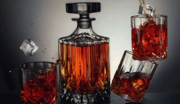 त्यामुळे त्यांचे झाकण उघडल्यानंतर फ्रिजमध्ये ठेवून आपण ते नंतरही पिऊ शकतो. परंतु नंतर थोड्या दिवसांनी अशी मद्येदेखील खराब होतात. काही मद्यांची लाईफ ही झाकण उघडल्यानंतर 6 महिने ते 1 वर्षांपर्यंत असते. परंतु एकदा झाकण उघडल्यानंतर मद्य खूप दिवस टेवून देणे चुकीचे आहे.      