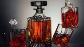 बाटलीचं झाकण उघडल्यावर दारु किती दिवसांत प्यावी; जाणून घ्या...