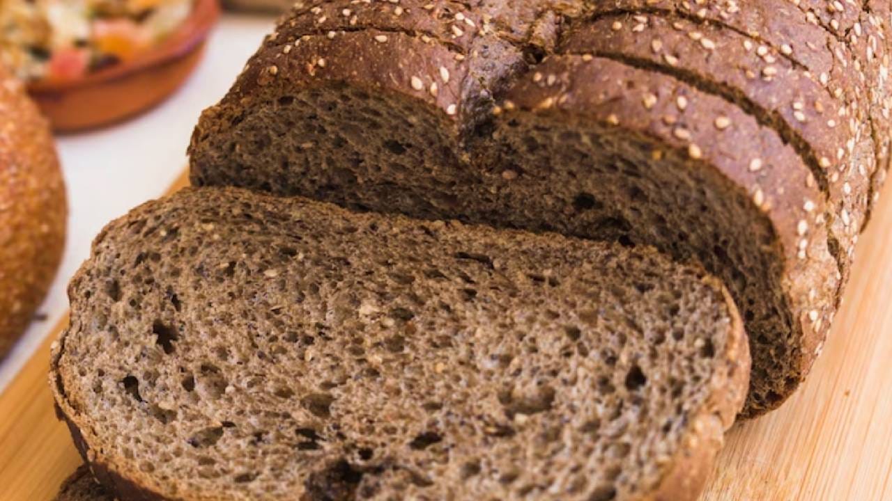 वजन कमी करण्यासाठी अनेक गोष्टी फॉलो केल्या जातात. मात्र, आपली एक चूक संपूर्ण प्रयत्नांवर पाणी फिरू शकते. वजन कमी करण्याच्या प्रवासात बऱ्याच चूका होतात. 