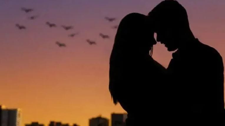 समाजात विवाहबाह्य संबंधांना अनैतिक मानले जाते. परंतु कायद्याच्या भाषेत जोपर्यंत एखाद्या कायद्याचे उल्लंघन होत नाही, तोपर्यंत तो गुन्हा नसतो. अशा प्रकारच्या एखाद्या नात्यात महिलेला पत्नी म्हणून दर्जा मिळात नसला तरीही एकत्र राहात असलेल्या महिला आणि पुरुषाच्या मुलाला मात्र पुरुषाच्या संपत्तीवर हक्क सांगता येतो. 