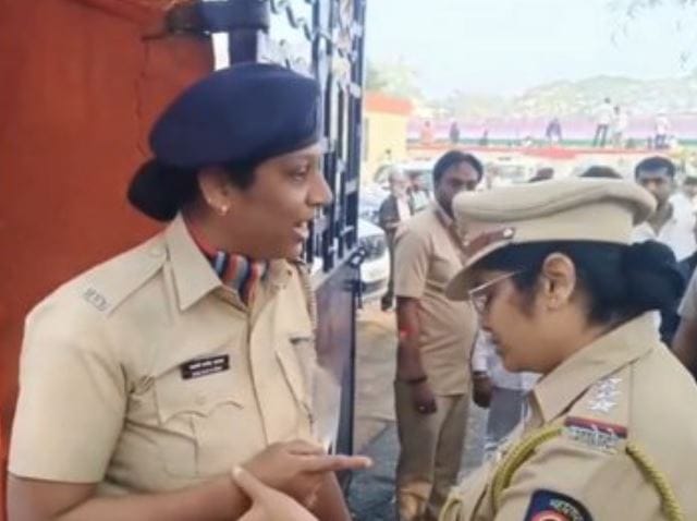 दरम्यान, मंत्री गिरीश महाजन यांनी मी मुद्दामहून बाबासाहेबांचे नाव टाळलेले नाही. अनावधानाने नाव घ्यायचे राहिले असेल, असे स्पष्टीकरण देत महाजन यांनी दिलगीरी व्यक्त केली आहे. परंतू आता महाजन यांच्यावर थेट आक्षेप घेणाऱ्या या माधवी जाधव कोण आहेत, असे विचारले जात आहे.