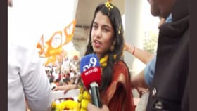 भाजपच्या प्रचारासाठी मैथिली ठाकूर मुंबईत; गायलं मराठी गाणं.