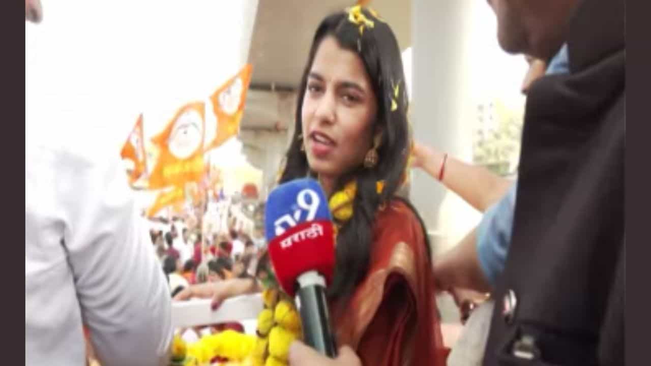 भाजपच्या प्रचारासाठी मैथिली ठाकूर मुंबईत; गायलं मराठी गाणं