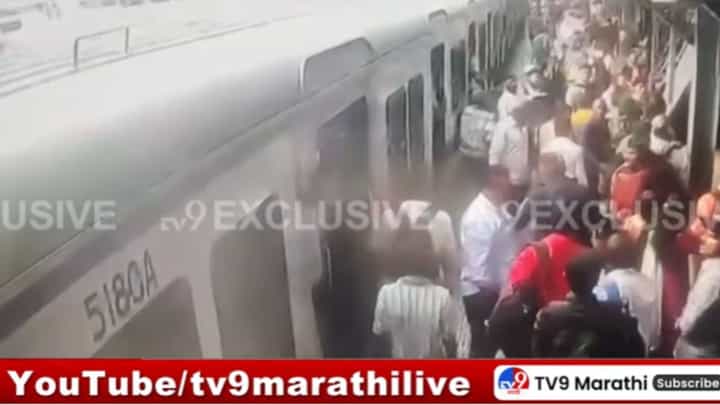 मलाड रेल्वे स्थानकातील हत्या प्रकरणाचा नवा CCTV समोर मलाड रेल्वे स्थानकातील हत्या प्रकरणाचा नवा CCTV समोर