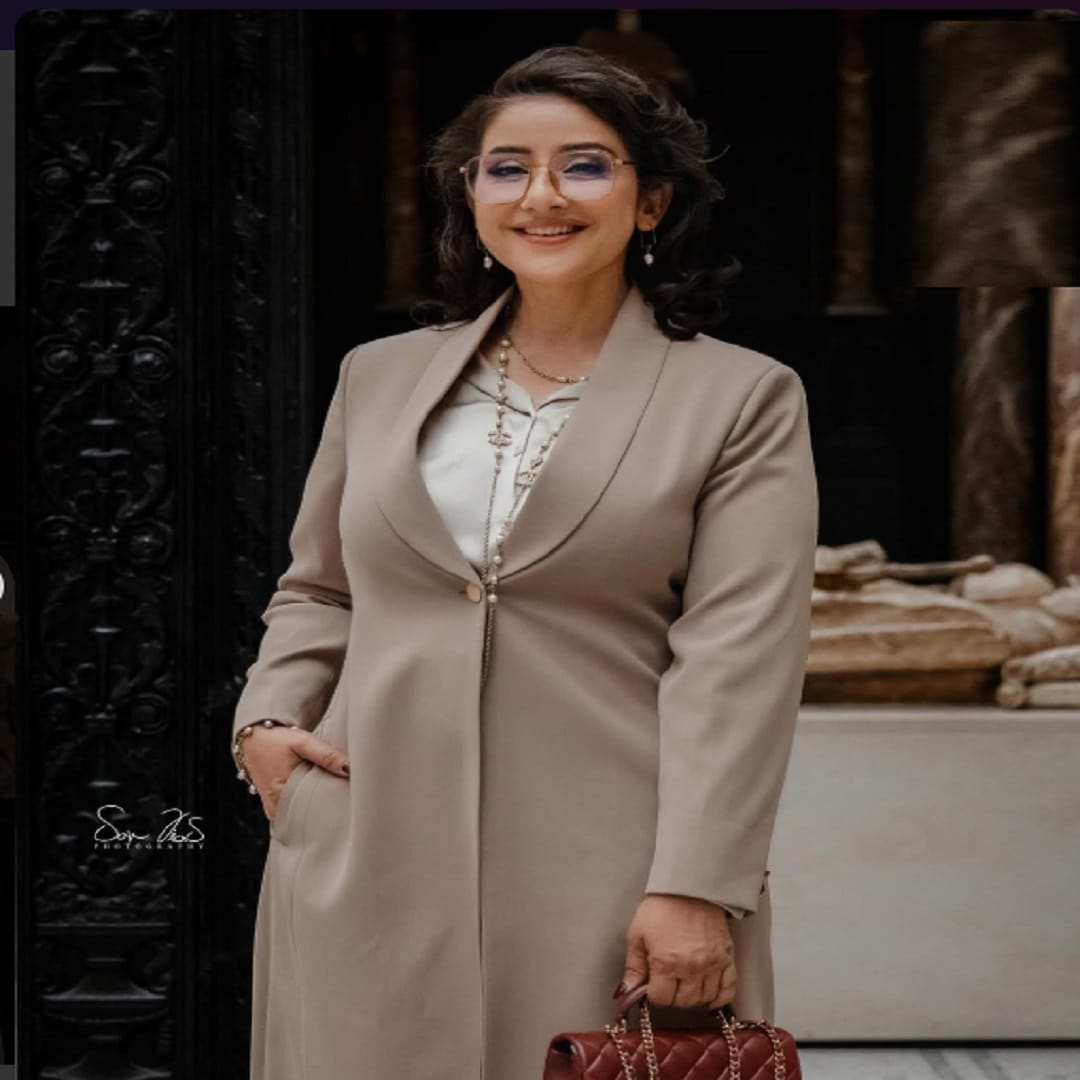 आता अभिनेत्री बॉलिवूडमध्ये सक्रिय नसली तरी, ओटीटी प्लॅटफॉर्मवर चर्चेत आली. 'हीरामंडी' सीरिजमुळे मनिषा हिच्या लोकप्रियतेत पुन्हा वाढ झाली. आता दुसऱ्या सीझनच्या प्रतीक्षेत चाहते आहेत. पण अद्याप सीरिजबद्दल काहीही कळलेलं नाही. 