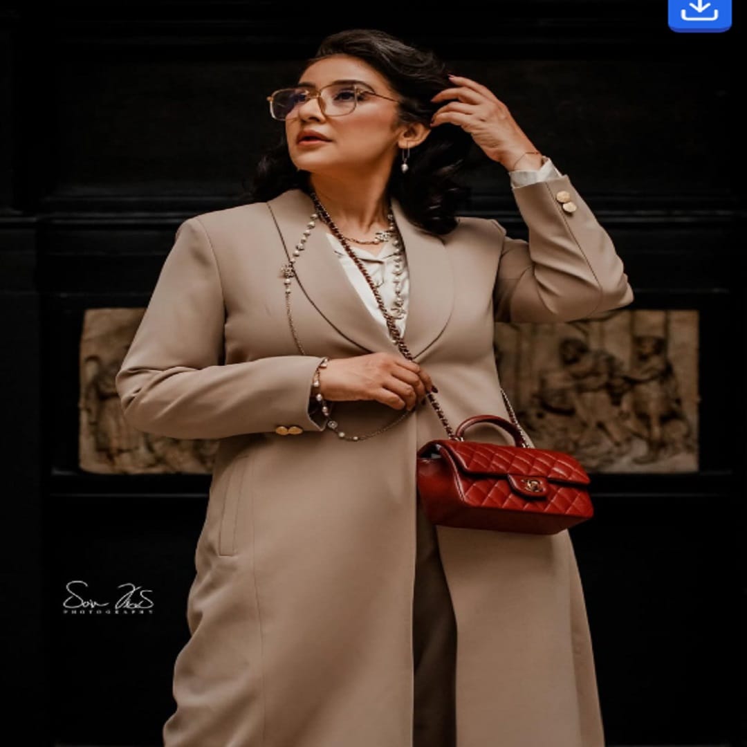 आता देखील तिचे काही फोटो सोशल मीडियावर व्हायरल होत आहेत. सध्या सर्वत्र मनिषा हिच्या फोटोंची चर्चा रंगली आहे. बॉसी लूकमध्ये अभिनेत्रीने स्वतःचे काही फोटो पोस्ट केले आहे. चाहत्यांना देखील अभिनेत्रीचा लूक आवडला आहे. 