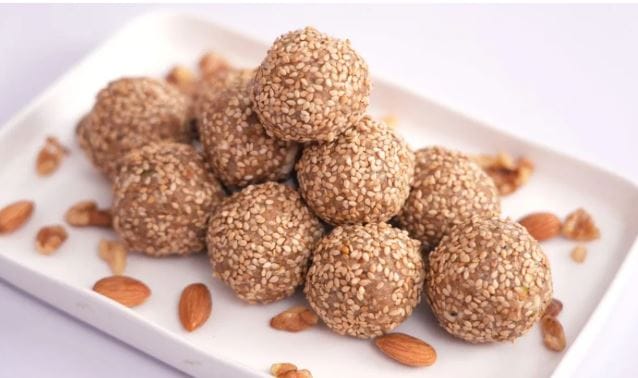 पश्चिम बंगालमध्ये अनेक पारंपरिक मिठाया आहेत. आज पश्चिम बंगालमध्ये संदेश, मिष्टी दोई, चम्मच, लेडीकेनी, पोंटुआ, सीता भोग, मिहीदाना अशा प्रकारच्या पारंपरिक मिठाया आहेत. पश्चिम बंगालमध्ये बेक्ड रसगुल्ला, कॉकलेट संदेश, मँगो जेलॅटो संदेश अशा प्रकारच्या मिठाया आवडीने खाल्ल्या जातात. 