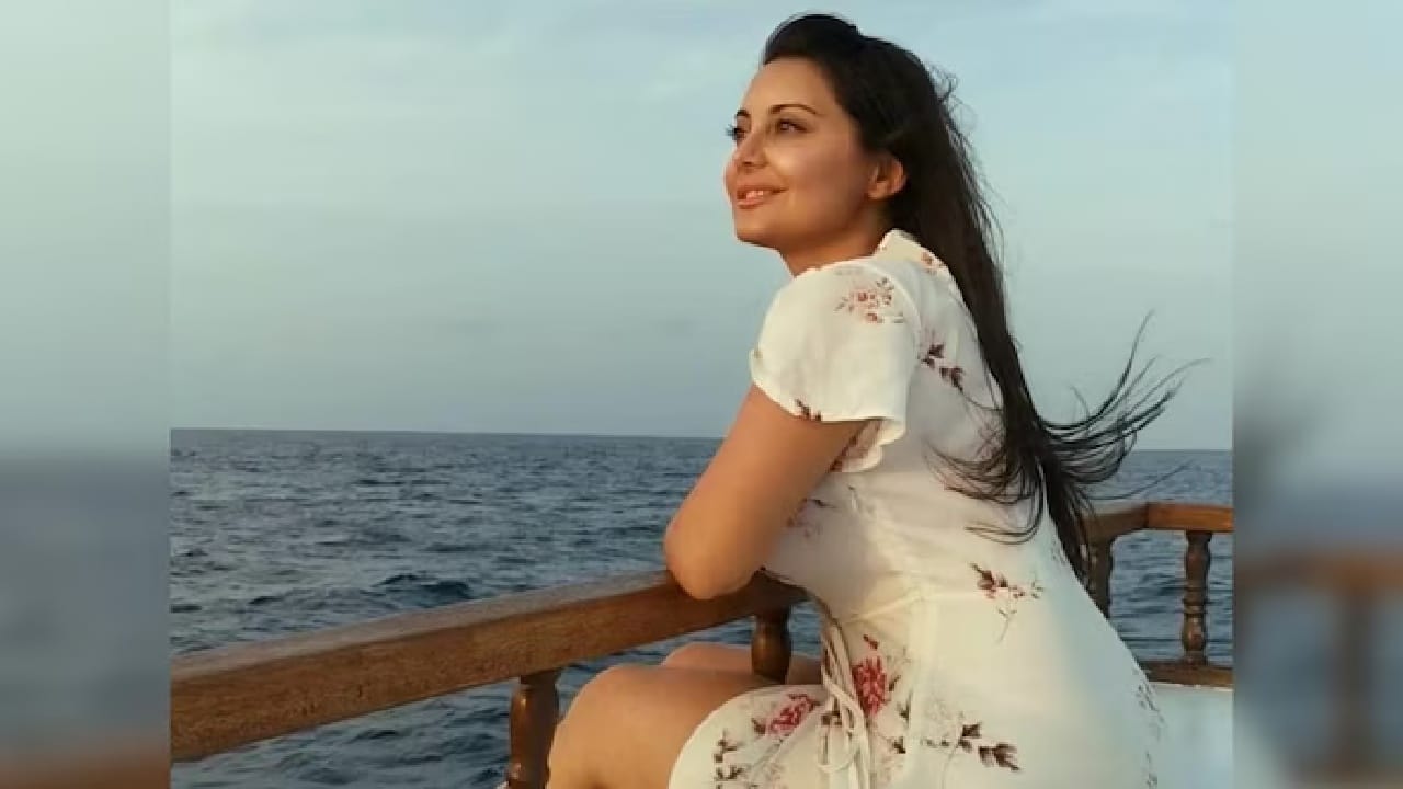 बॉलिवूडची ही अभिनेत्री आज तिचा 41 वा वाढदिवस साजरा करत आहे. या अभिनेत्रीचे नाव मिनिषा लांबा आहे. सोशल मीडियावर तिचे चाहते आणि मित्रमंडळी तिला वाढदिवसाच्या शुभेच्छा देत आहेत. 