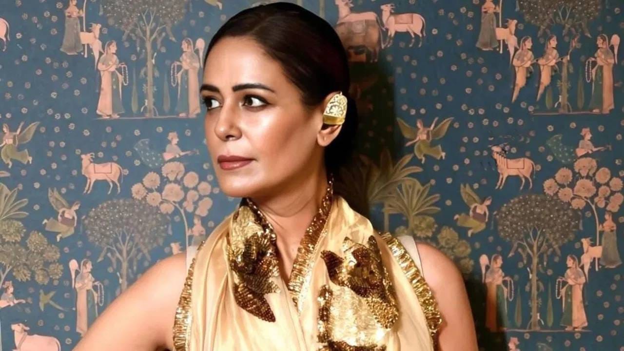 2019 साली मोना सिंह लग्न करुन संसाराला लागली. त्याआधी एका प्रसिद्ध अभिनेत्याच्या प्रेमात ती वेडी होती. दोघांचं लग्न सुद्धा होणार होतं. पण नंतर त्यांचं नातं तुटलं. चित्रपटात मोना सनी देओलची पत्नी बनली आहे. खऱ्या आयुष्यात त्यांच्या वयात 24 वर्षांचं अंतर आहे. 