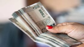 घरात या ठिकाणी चुकूनही ठेवू नका पैसे, आयुष्यभर रहाल कंगाल.