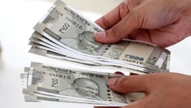 जगातील विविध देशांच्या चलनाचं मूल्य कोण ठरवतं? कशी असते प्रक्रिया?.