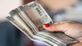 घरातील आर्थिक अडचणी संपत नाहीयेत? मग पावसाच्या पाण्याचे करा हे उपाय