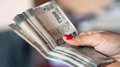 Vastu Shastra : घरातील आर्थिक अडचणी संपता संपत नाहीयेत? मग पावसाच्या पाण्याचे करा हे सोपे उपाय