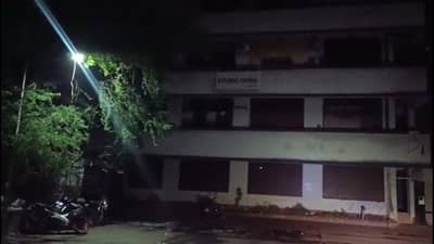 ऑफिसमध्ये काम करत होते अन् तेवढ्यात... मुंबईतील तरुणांवर मध्यरात्री ओढवला काळ, नेमकं काय घडलं?