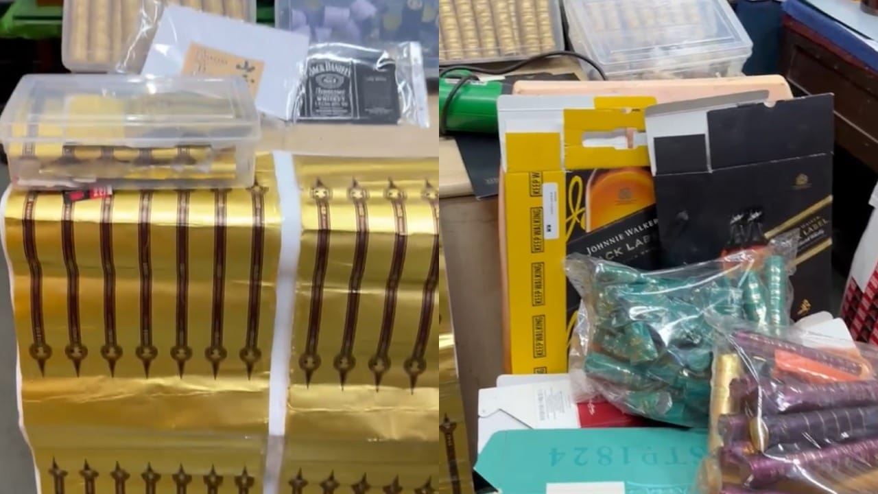 मुंबईतील मोक्याच्या ठिकाणी ड्युटी फ्री स्कॉच मद्य तयार करणारा मोठा कारखाना उघडकीस आणला आहे. घाटकोपर आणि देवनार परिसरात कारखान्यात छापेमारी करण्यात आली. या छापेमारीत बनावट स्कॉच, भारतीय बनावटीचे विदेशी मद्य, नामांकित स्कॉच ब्रँडची बनावट बुचे, बनावट स्टिकर्स, रिकाम्या बाटल्या आणि बाटल्या सीलबंद करण्यासाठी वापरली जाणारी हिटगन जप्त करण्यात आले.