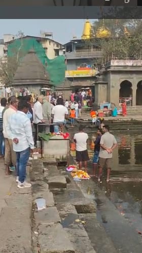 नाशिक - रामकुंडाच्या पात्राची स्वच्छता सुरू.