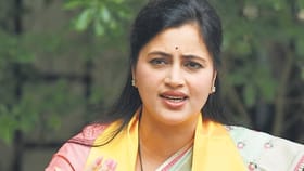 न शिकलेली बाई, जरा हनुमान चालिसा बोलून..यशोमती ठाकूरांनी राणांना डिवचल.