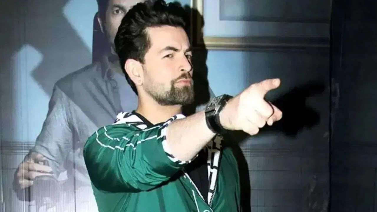 या अभिनेत्याला चित्रपटांमधील हीरो म्हणून त्याला जास्त ओळख मिळाली नाही, पण व्हिलनच्या भूमिकेत त्याने स्वतंत्र ओळख निर्माण केली. 'वजीर', 'गोलमाल अगेन' आणि 'साहो' सारख्या चित्रपटांमध्ये त्याच्या खलनायकाच्या भूमिकेने प्रेक्षकांच्या मनात भीती निर्माण केली.