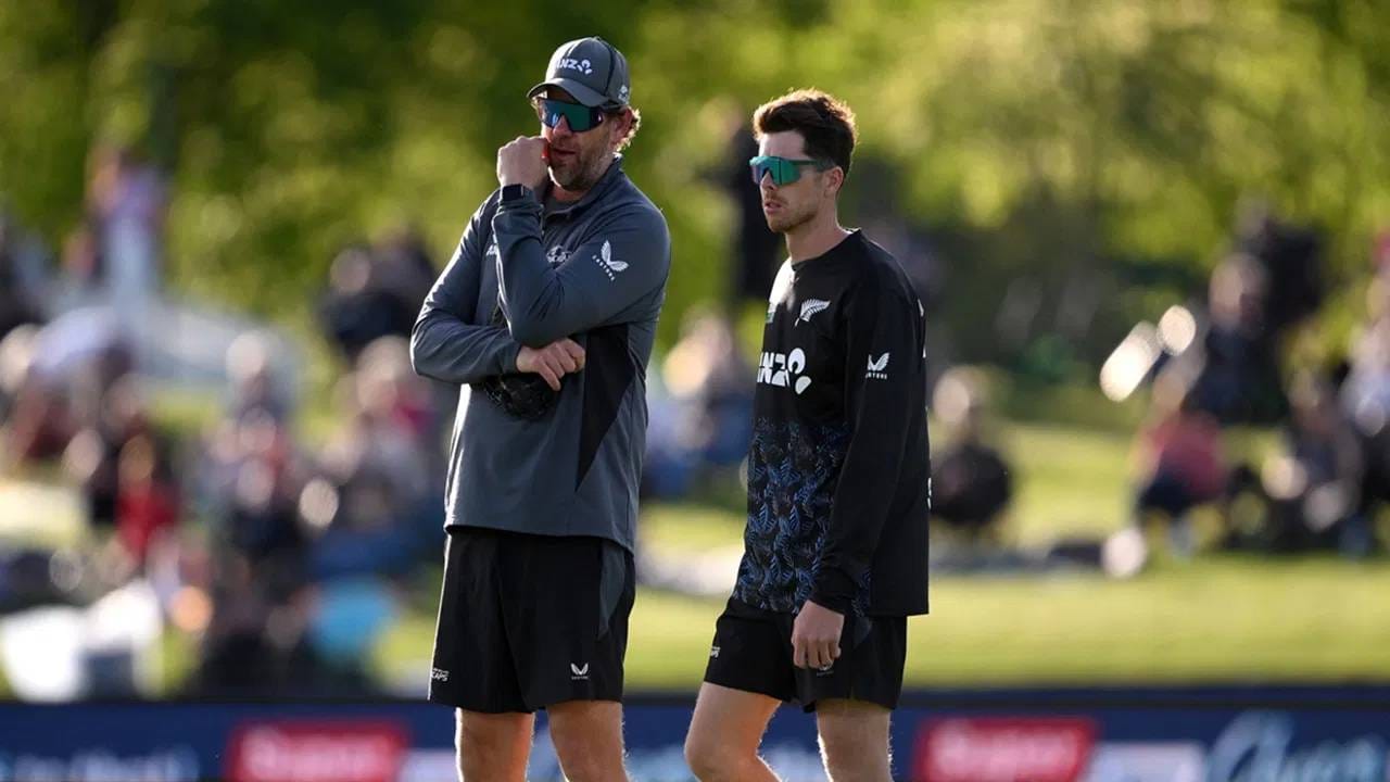 PSL 11 : पाकिस्तान सुपर लीगचा 11 वा सीजन सुरु होण्याआधी न्यूझीलंडचे बॉलिंग कोच जेकब ओरम यांनी एक मोठा निर्णय घेतला आहे. ते इस्लामाबाद यूनायटेडमध्ये सहभागी झाले आहेत. जेकब ओरम इस्लामाबाद यूनायटेडचे सहाय्यक कोच असतील. (फोटो-GETTY IMAGES)