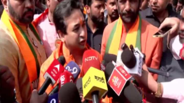 धर्माच्या नावावर लढत आहेत; नितेश राणेंची विरोधकांवर टीका धर्माच्या नावावर लढत आहेत; नितेश राणेंची विरोधकांवर टीका