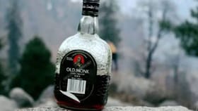 70 वर्षांची प्रसिद्ध रम, एकदा पिली की थंड जाते पळून? बॉटल मिळते फक्त...