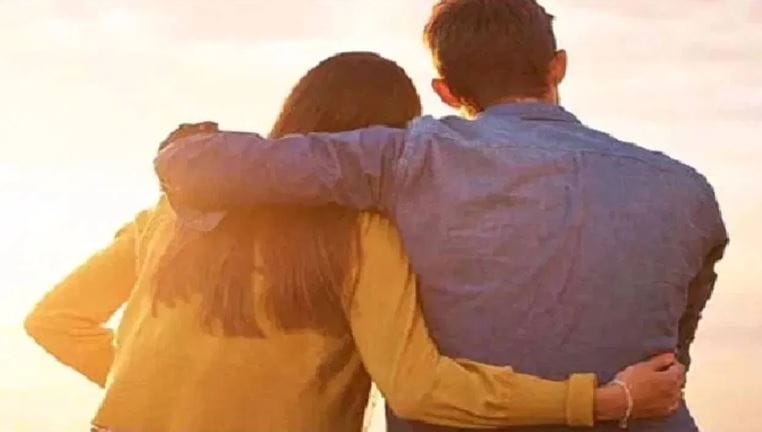 प्रिय व्यस्ती आयुष्यातून गेल्यानंतर जीवनात पुढे कसं जायचं, याबाबत स्पिरिच्यूअल गुरु ओशो यांनी काही सल्ले दिलेले आहेत. या सल्ल्यांचे पालन केल्यास आयुष्यात पुढे जाऊन सुखी जीवन जगण्यास मदत मिळते. त्यांनी काही फार मोलाचे सल्ले दिलेले आहेत. 