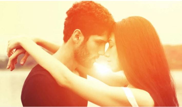 तुमच्या जुन्या आठवणींचा कधीही गुलाम होऊ नये. एकदा आठवणींचा गुलाम झालं की आयुष्यात पुढे जाता येत नाही. त्यामुळेच जुन्या आठवणी विसरायला शकले पाहिजे. शेवट हीच सुरुवात असते, अशी ओशो यांची शिकवण आहे.