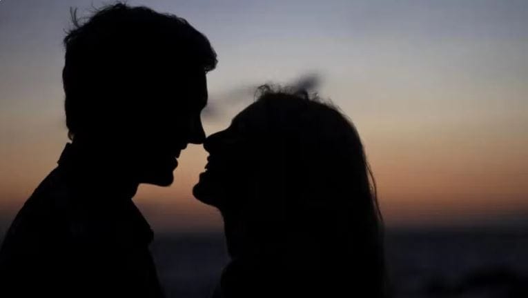 त्यामुळेच स्वत:ची आणखी प्रगती करण्याची ही एक नामी संधी असते. एक प्रेम आयुष्यातून निघून गेल्यानंतर नवे नाते शोधण्याची हीच एक चांगली संधी असते. त्यामुळेच आठवणींना विसरलायला हवे, असे ओशो सांगतात.