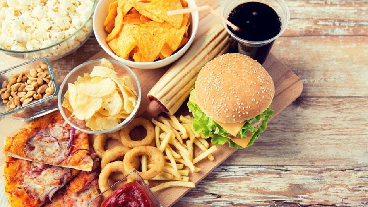 जर तुम्ही देखील सतत पॅकेजिंग फूड खात असाल तर आरोग्यासाठी धोकादायक आहे. याचा परिणाम आरोग्याच्या अनेक अवयांवर वाईट होतो. यामुळे हे टाळावे. 