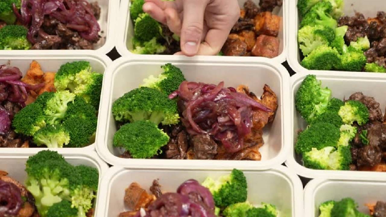 कधीतरी ठिक आहे पण कायमच पॅकेजवाले अन्न खाणे निरोगी आरोग्यासाठी नक्कीच धोकादायक आहे. अशावेळी पॅकेजवाले फूड खाणे टाळावे.