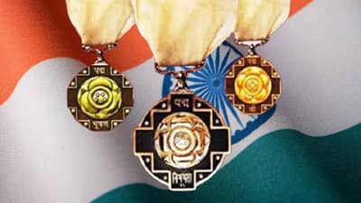 Padma Awards 2026 List : केंद्राकडून पद्म पुरस्कारांची घोषणा, महाराष्ट्रातील रघुवीर खेडकर, श्रीरंग लाड यांचा सन्मान!